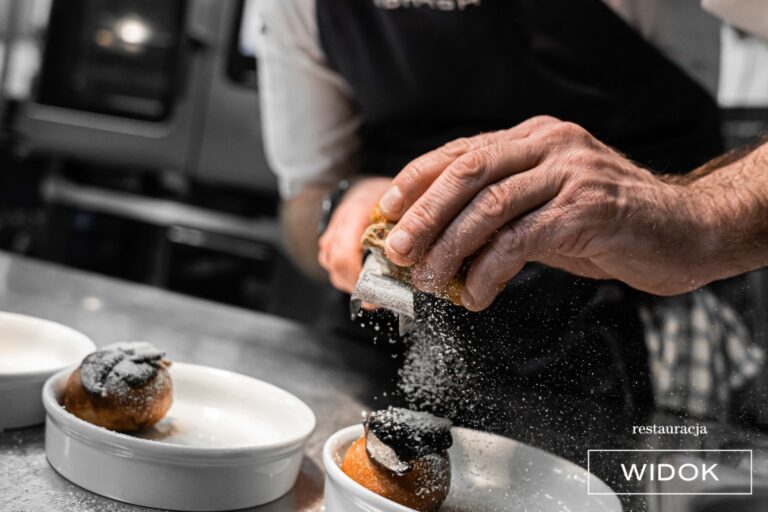 Nocne gotowanie w restauracji Widok