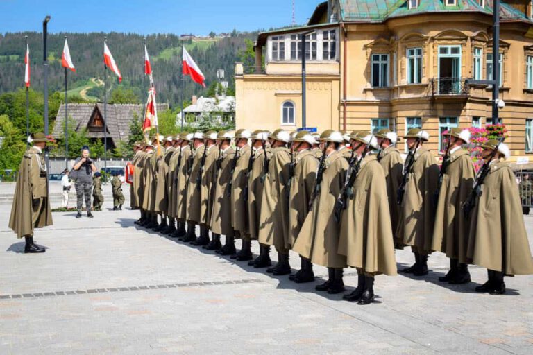 Przegląd wojskowej musztry w Zakopanem