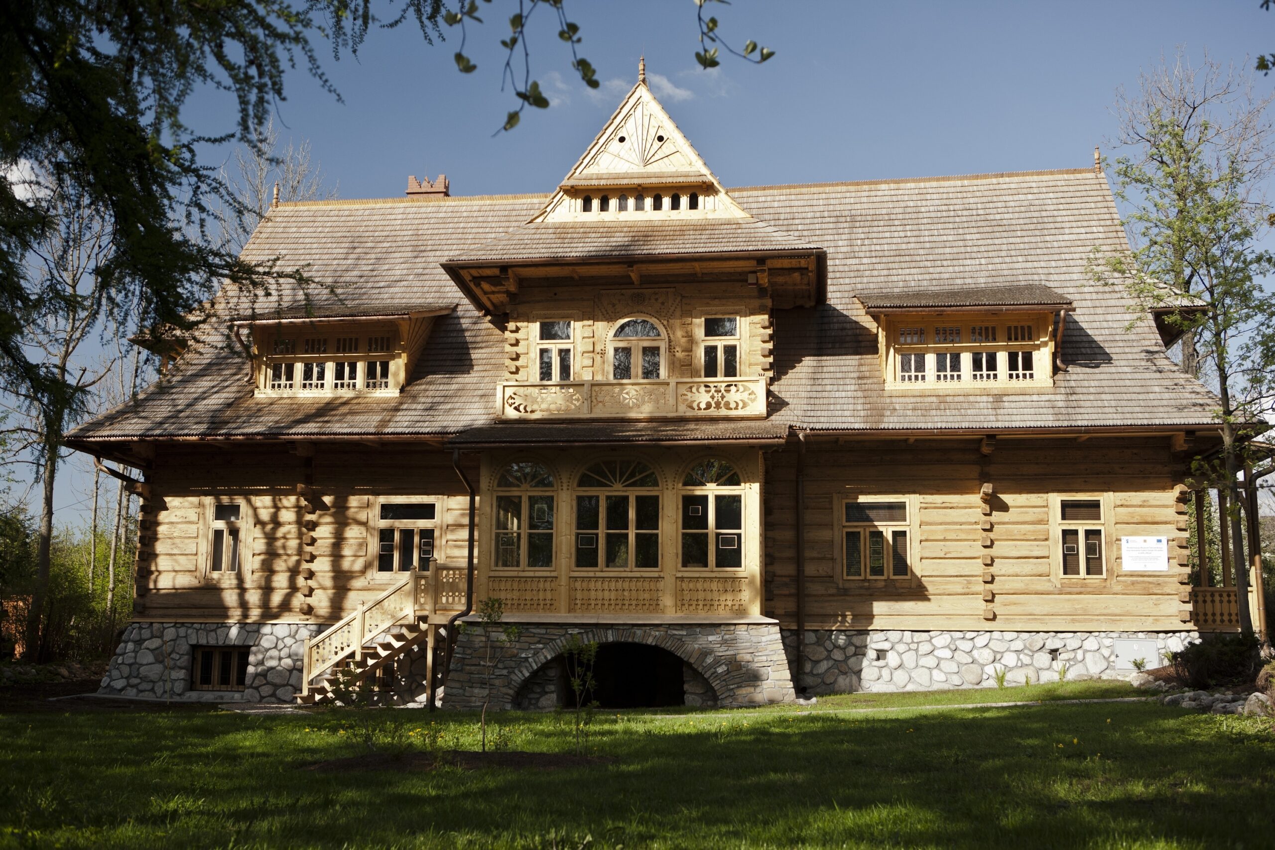 Spacer ulicą hrabiego kochającego Zakopane 1 Galeria-Sztuki-XX-wieku-w-willi-Oksza-filia-Muzeum-Tatrzanskiego-wspolczesnie_fot.-Jarek-Mozdzynski-1