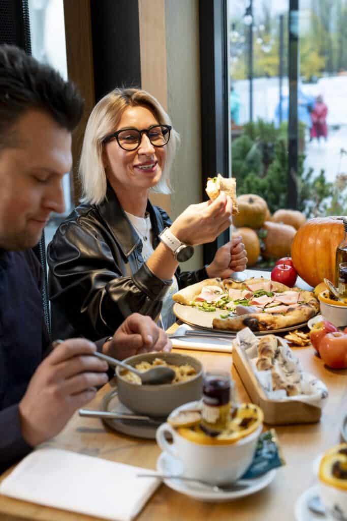 Restauracja Gwarno - Dobra regionalna kuchnia, miła obsługa i widok na Giewont jak z obrazka. Czy jest coś lepszego w Zakopanem? Raczej nie.