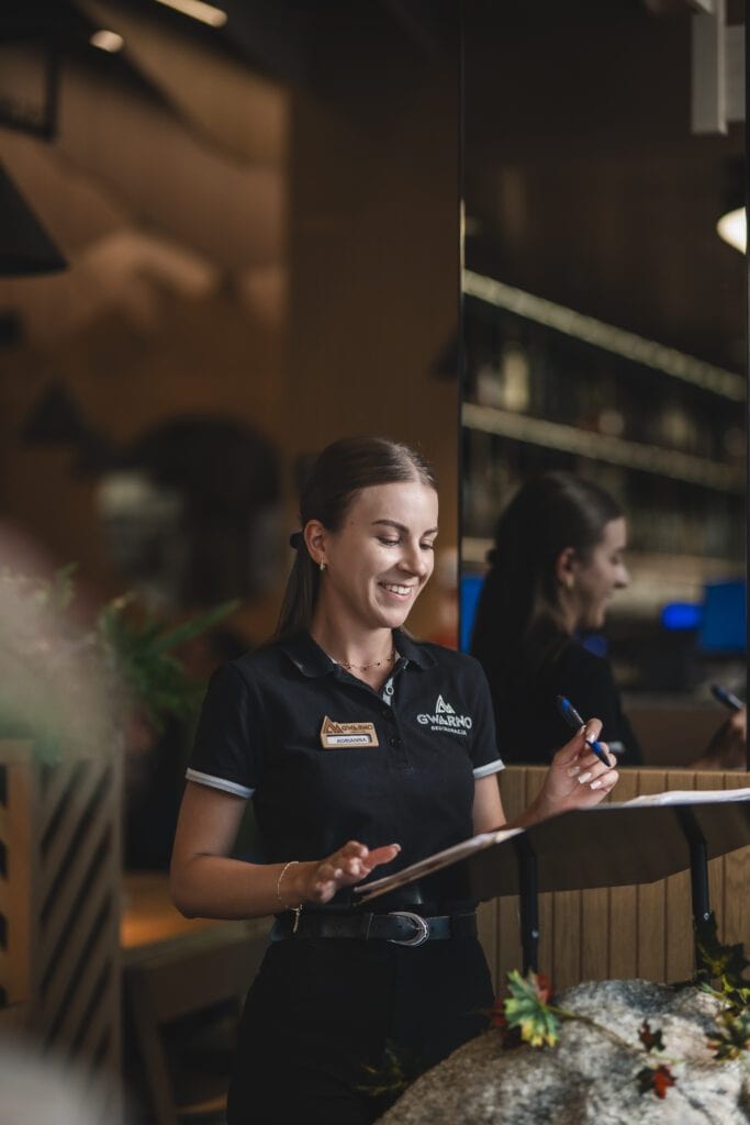 Restauracja Gwarno - Dobra regionalna kuchnia, miła obsługa i widok na Giewont jak z obrazka. Czy jest coś lepszego w Zakopanem? Raczej nie.