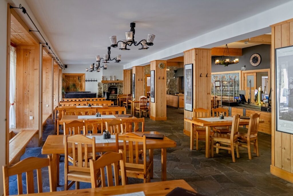 Restauracja Zamoyskich – gdzie historia spotyka się ze smakiem 1 Restauracja Zamoyskich w Kuźnicach, Zakopane