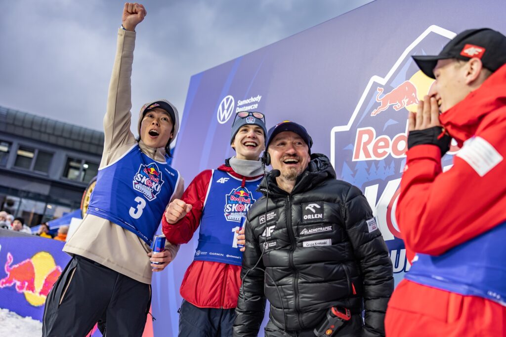 Red Bull Skoki w Punkt 2026 2 Zawodnicy na wydarzeniu sportowym.