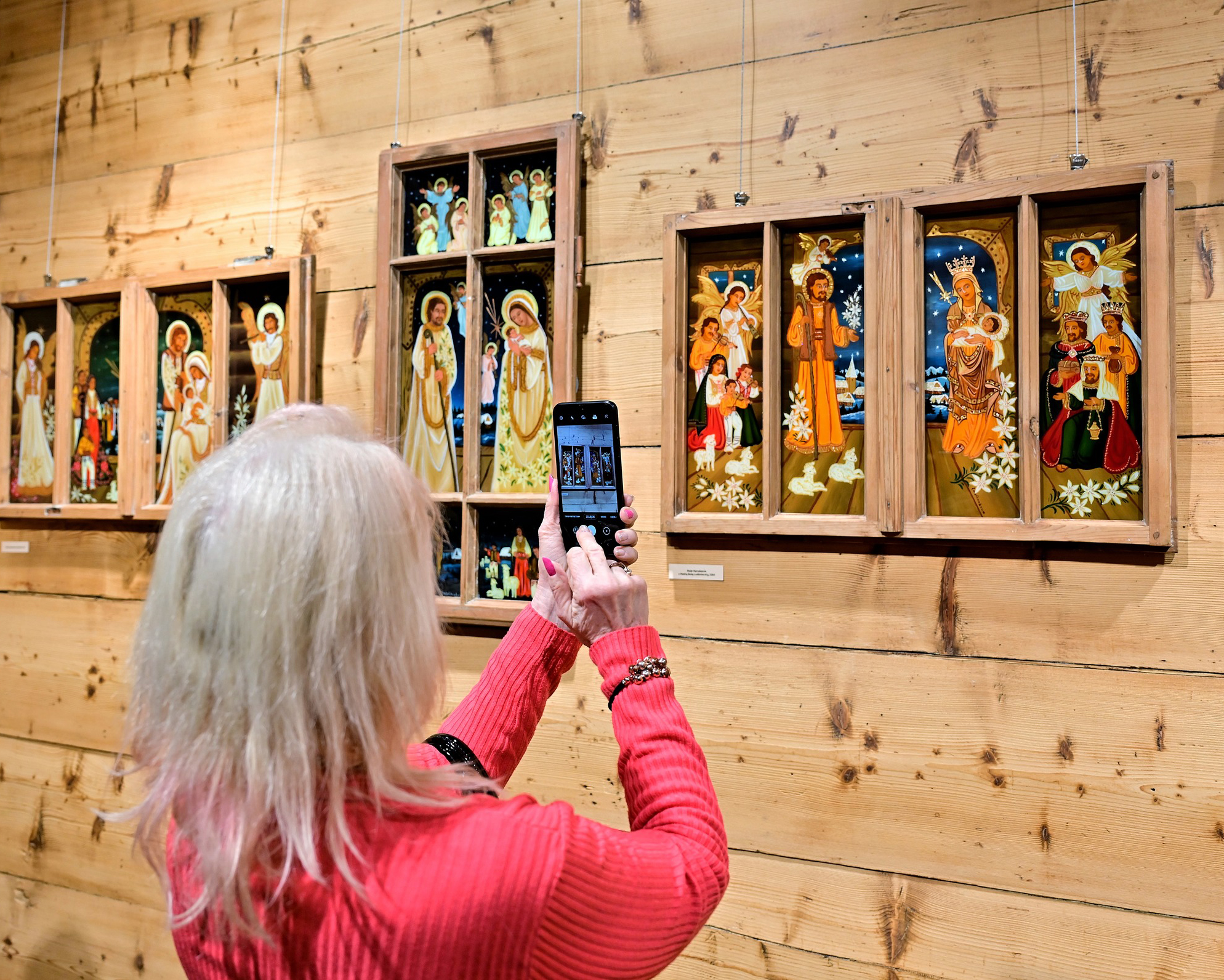 Wystawa „Janina Maślanka. Światło serca - malarstwo na szkle"