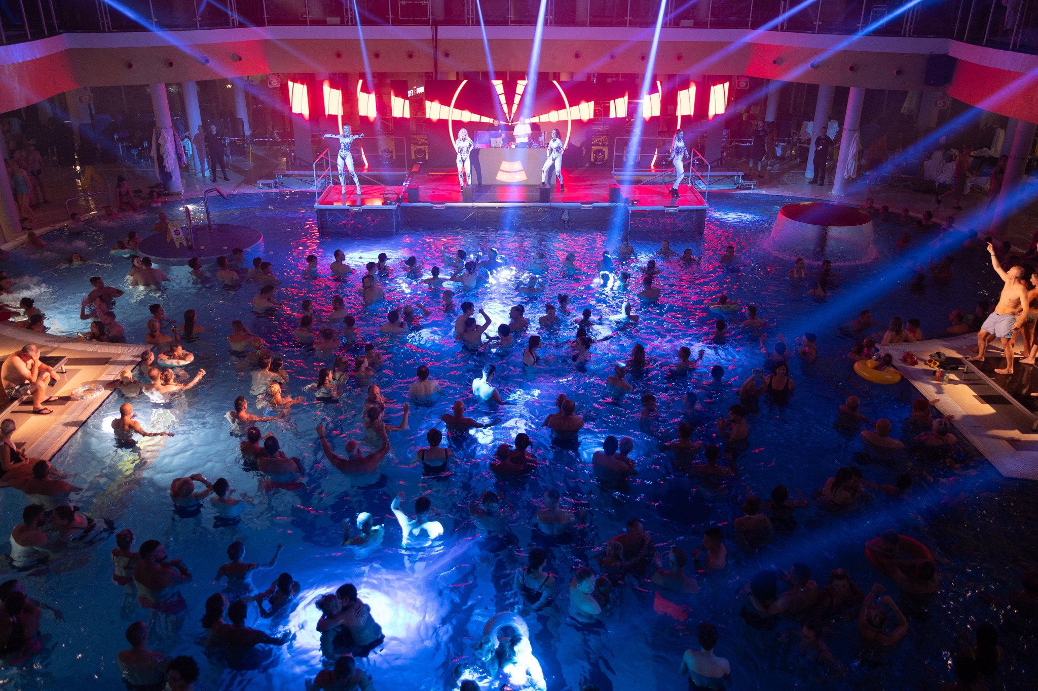 Walentynkowa Noc Basenów