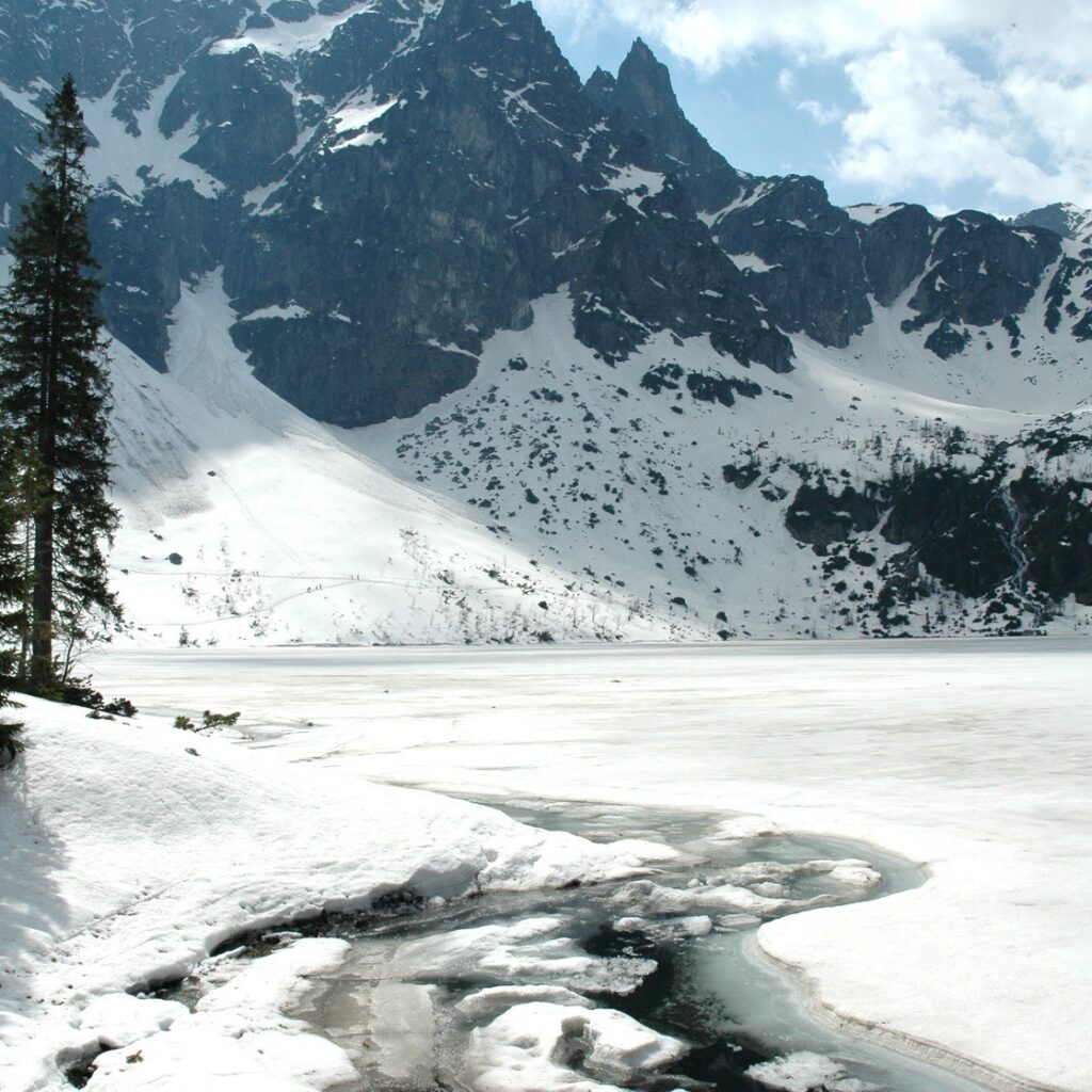 Morskie Oko Zimą